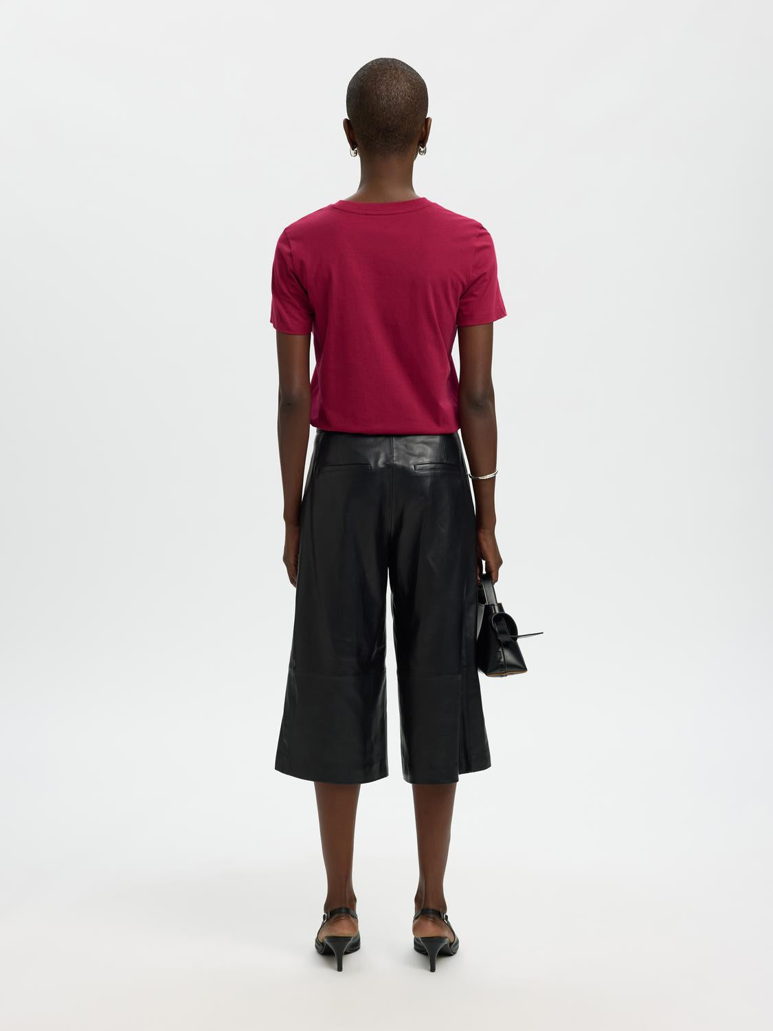 model_shot-back